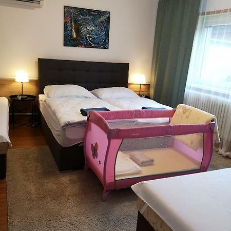 Apartmany Centro & Jacuzzi П'єштяни Екстер'єр фото