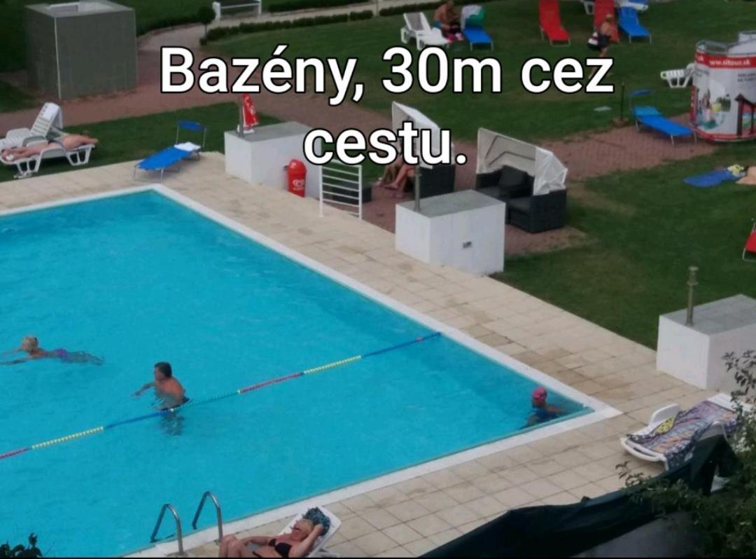 Apartmany Centro & Jacuzzi П'єштяни Екстер'єр фото