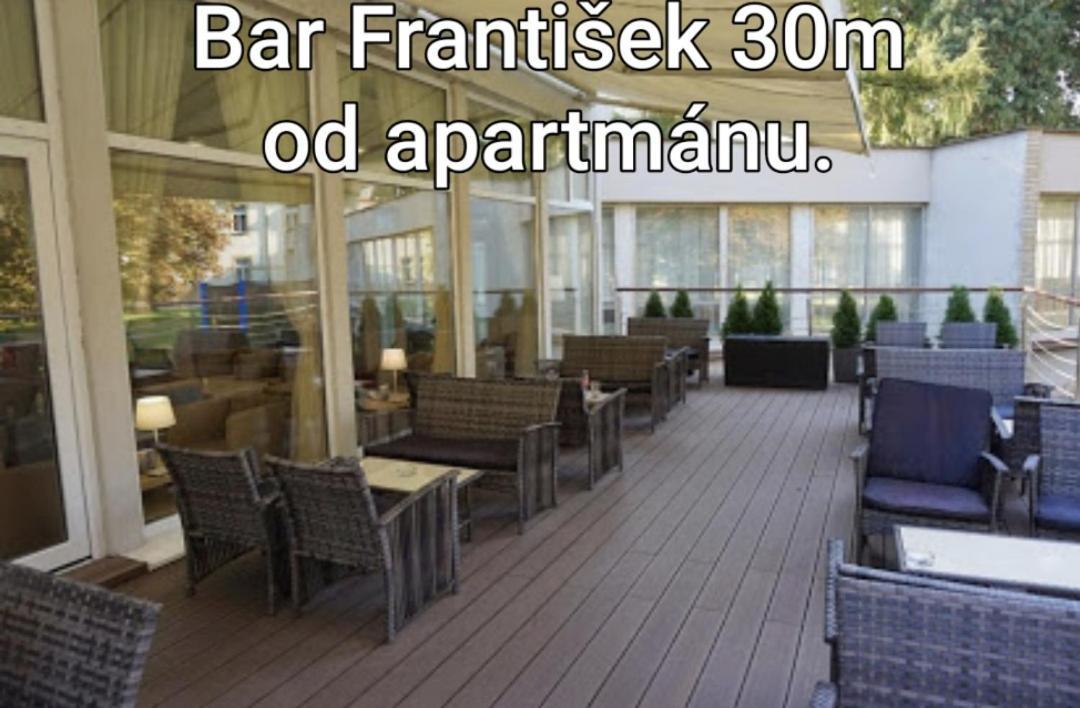 Apartmany Centro & Jacuzzi П'єштяни Екстер'єр фото