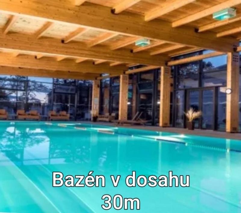 Apartmany Centro & Jacuzzi П'єштяни Екстер'єр фото