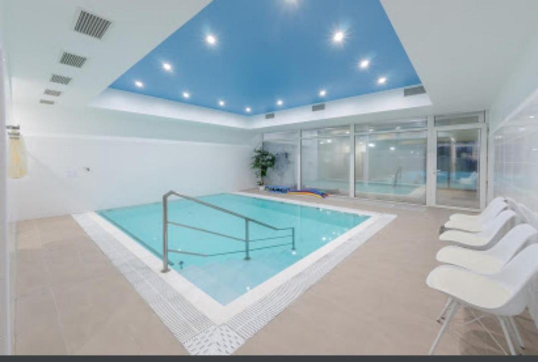 Apartmany Centro & Jacuzzi П'єштяни Екстер'єр фото