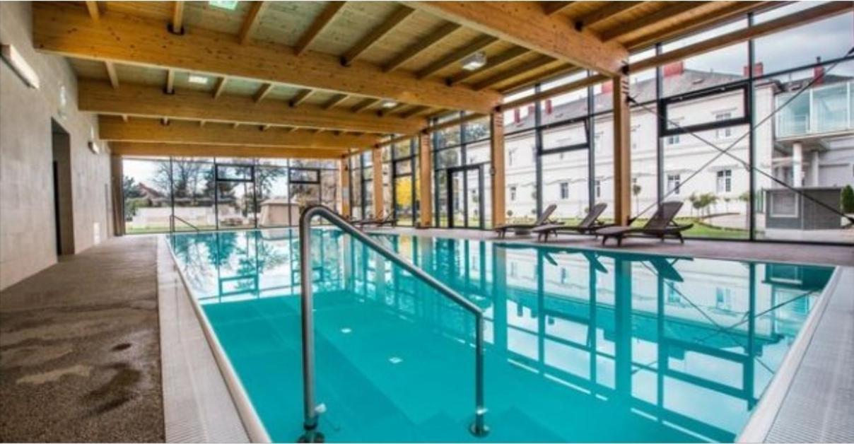 Apartmany Centro & Jacuzzi П'єштяни Екстер'єр фото