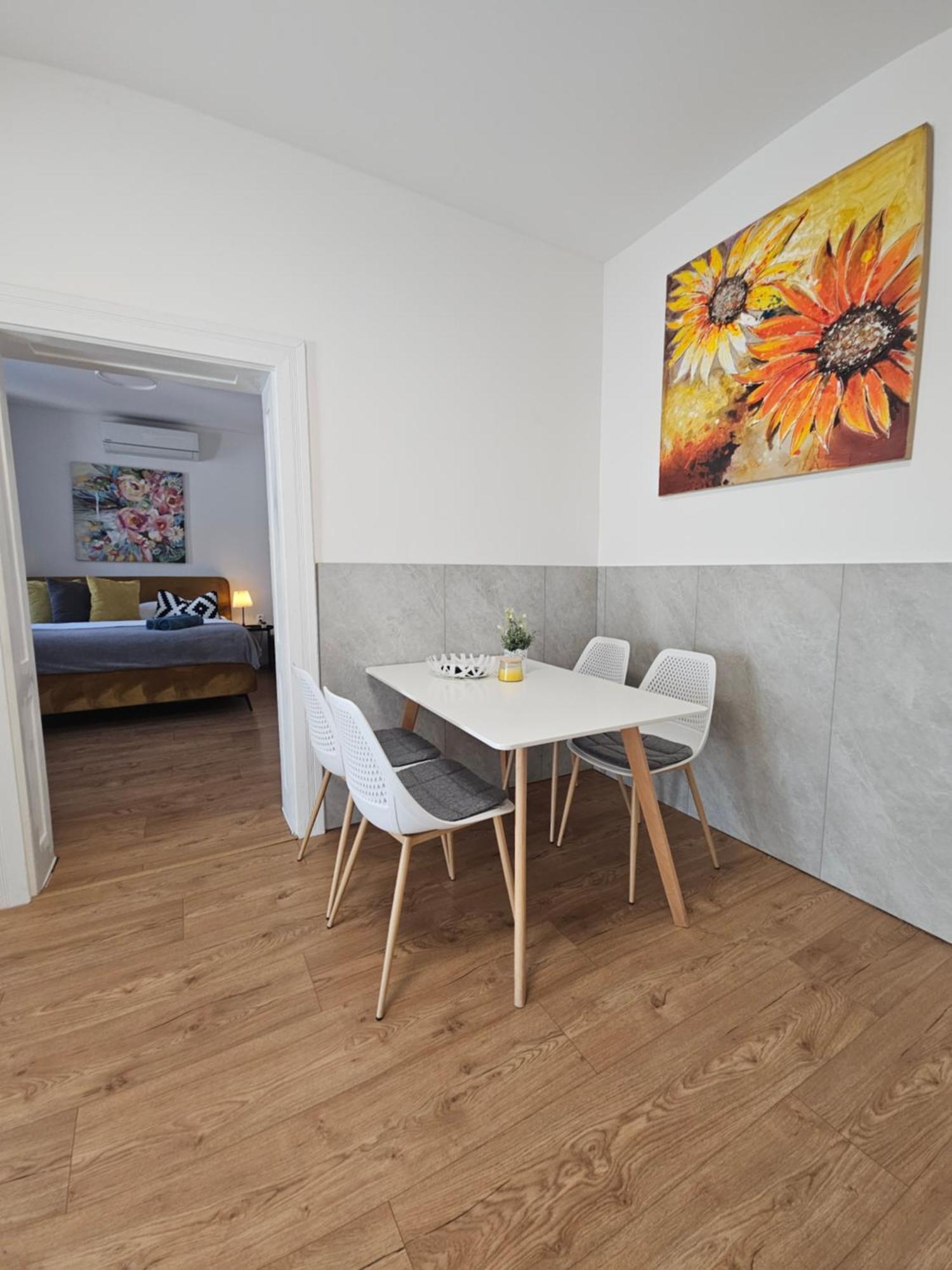 Apartmany Centro & Jacuzzi П'єштяни Екстер'єр фото